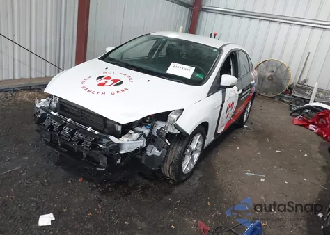 2016 Ford Focus Se z USA, uszkodzony, nr VIN 1FADP3F23GL341043